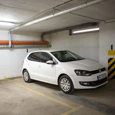 Lux 2 Apartman *
